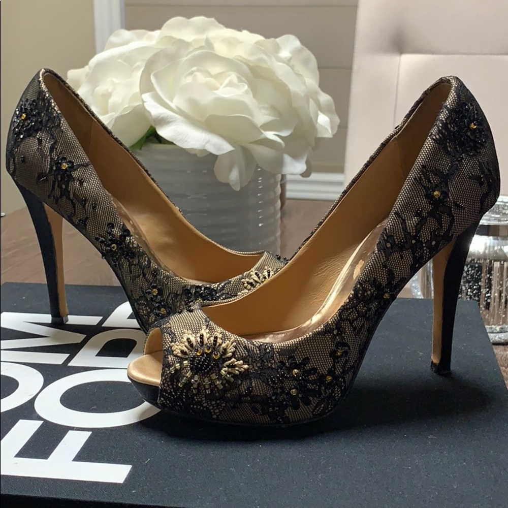 Badgley Mischka 'Stella' Pump - Picture 3 of 16